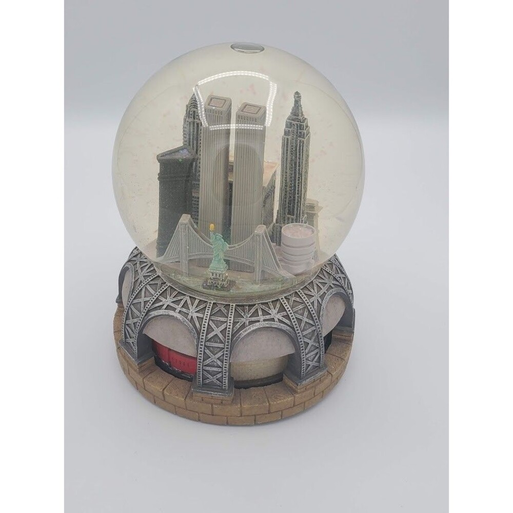 Vintage Pre 9/11 Twin Towers New York City  Musical Snow Globe Bloomingdale's